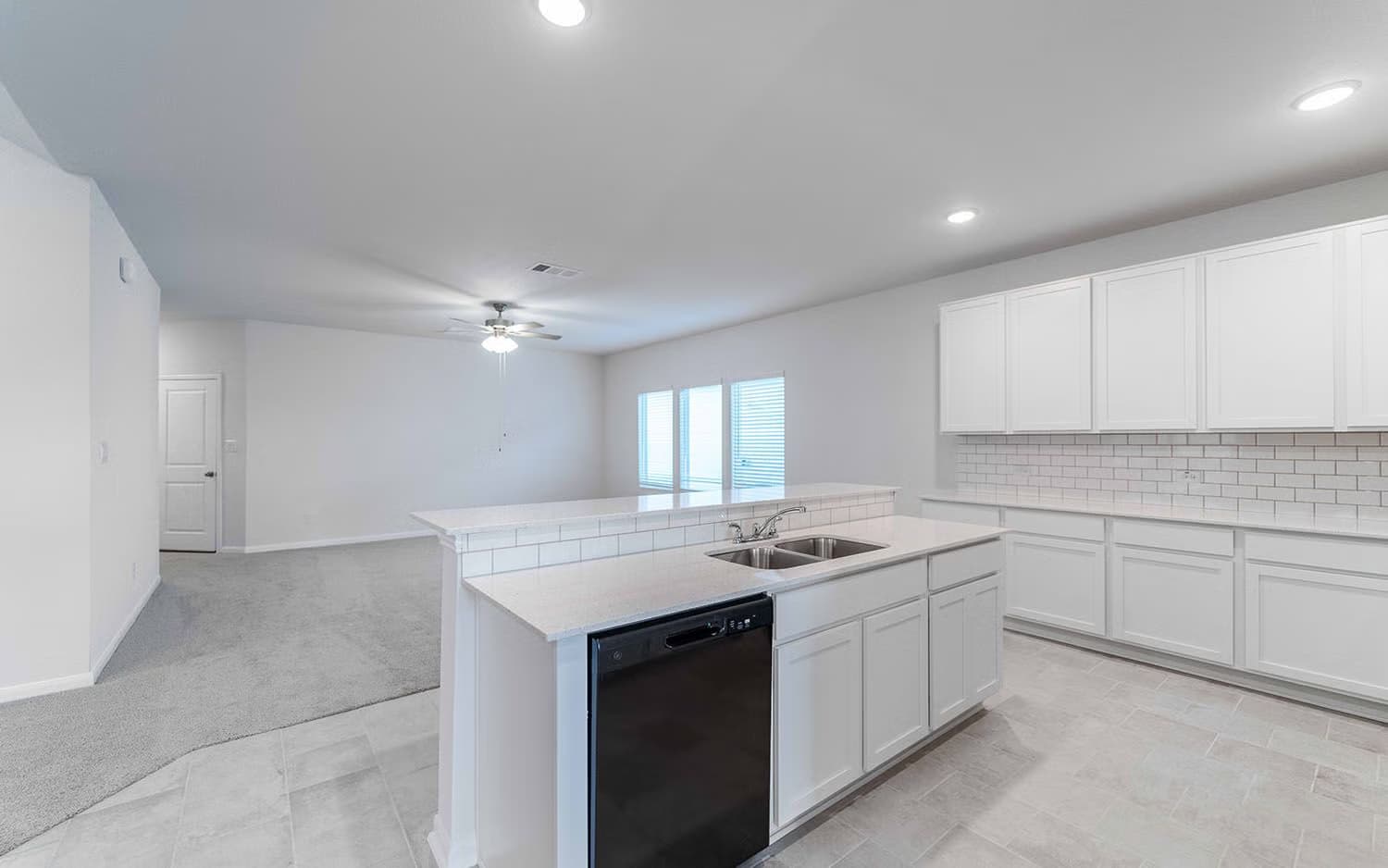 Sabine gallery image 9