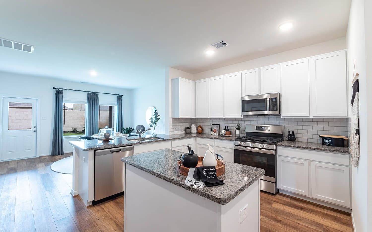 Ash gallery image 18